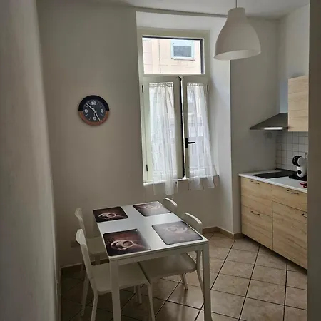 - 1 Piano Nel 